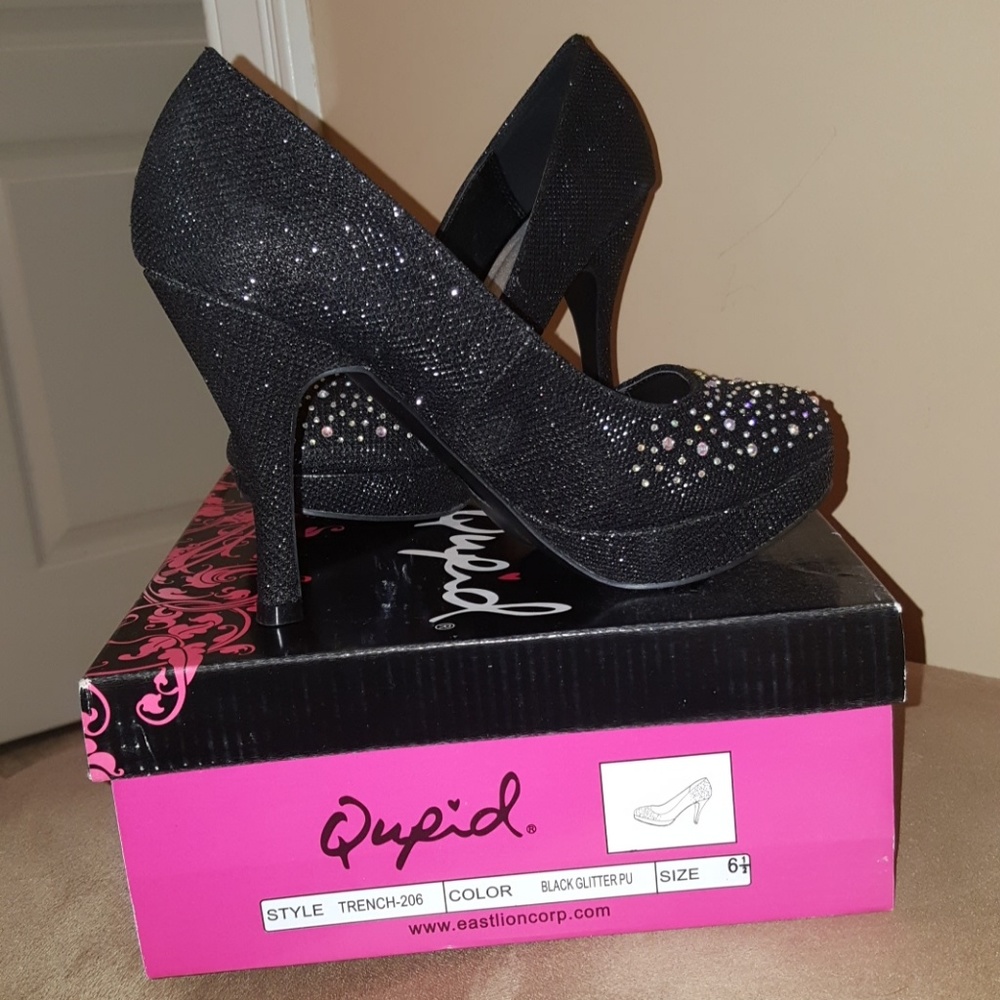 Shoes - Picture 4 of 4